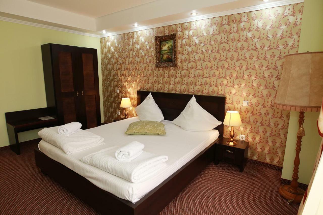 Hotel-Pensiunea Zefir Тимишоара Екстериор снимка